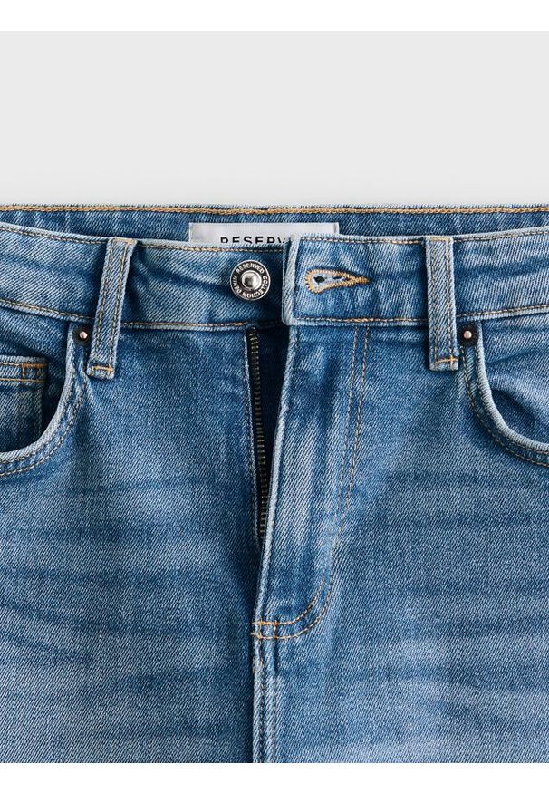 Reserved - Jeansy straight - niebieski. Kolor: niebieski