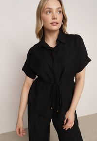 Born2be - Czarny Wiskozowy Komplet Spodnie i Bluzka Koszulowa z Wiązaniem w Talii Irinryss. Kolor: czarny. Materiał: wiskoza #8