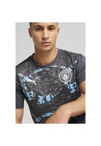 Puma - Męska koszulka przedmeczowa Manchester City PUMA Strong Gray Cool Light. Kolor: szary. Wzór: nadruk