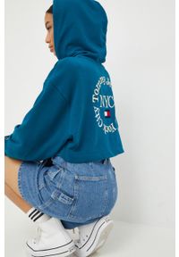 Tommy Jeans bluza DW0DW13570.9BYY damska kolor turkusowy z kapturem z aplikacją. Typ kołnierza: kaptur. Kolor: turkusowy. Materiał: bawełna, dzianina. Długość rękawa: długi rękaw. Długość: krótkie. Wzór: aplikacja #1