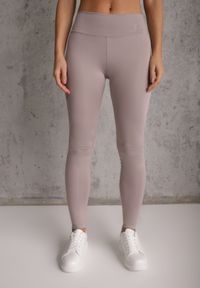 Renee - Jasnoszare Legginsy Basic z Modelującą Wstawką w Pasie Liacan. Okazja: na co dzień. Kolor: szary. Długość: krótkie. Styl: casual #2