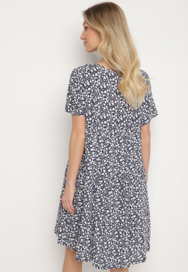 Born2be - Niebieska Sukienka z Bawełną w Kwiatowy Wzór Lunasenia. Okazja: na co dzień. Kolor: niebieski. Materiał: bawełna. Wzór: kwiaty. Styl: casual, elegancki