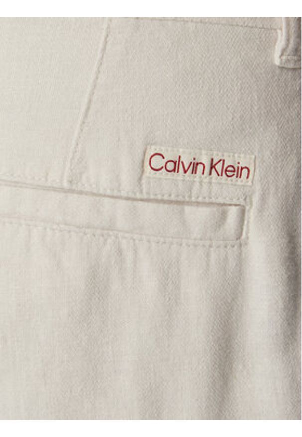 Calvin Klein Jeans Spodnie cargo LV04RF611G Beżowy jasny Relaxed Fit. Kolor: beżowy. Materiał: bawełna