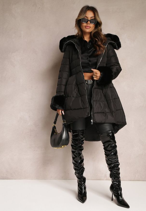 Renee - Czarna Kurtka Pikowana z Futerkiem Pasilinai. Kolor: czarny. Materiał: futro. Długość rękawa: długi rękaw. Długość: długie. Sezon: zima, jesień