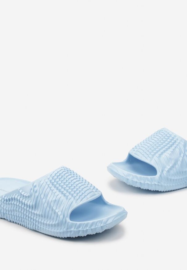Born2be - Niebieskie Gumowe Klapki z Ozdobnymi Żłobieniami Blova. Okazja: do domu, na plażę. Kolor: niebieski. Materiał: guma. Sezon: lato