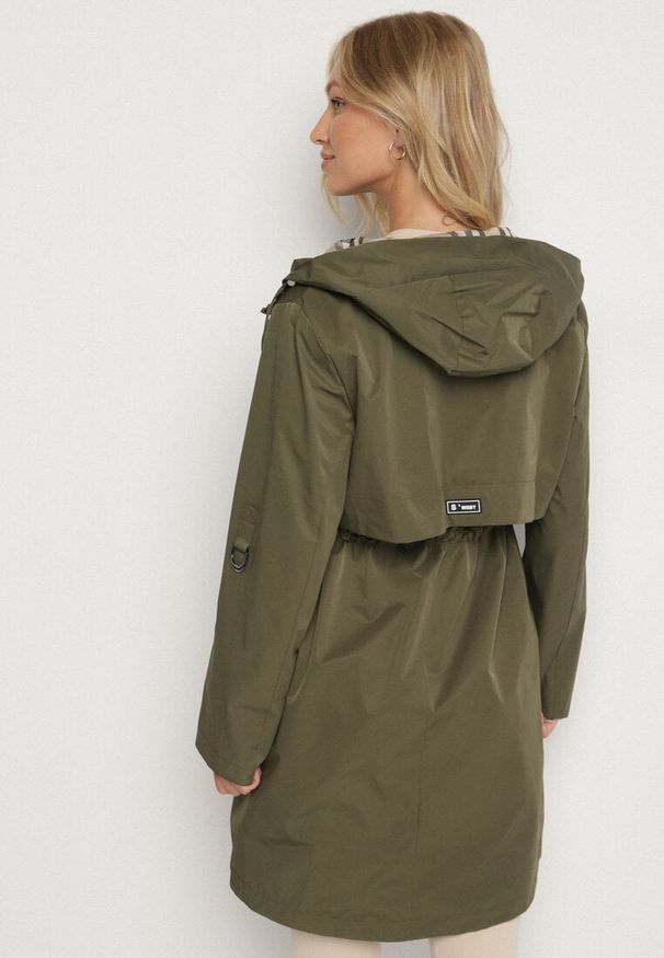 Born2be - Zielona Kurtka Parka z Kapturem ze Wzorem w Kratę i Podpinanymi Rękawami Gavaria. Okazja: na spotkanie biznesowe, na co dzień. Typ kołnierza: kaptur. Kolor: zielony. Materiał: jeans. Styl: elegancki, casual, klasyczny, biznesowy