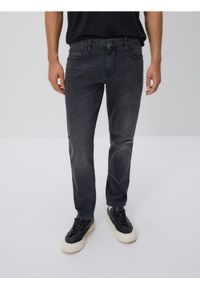 Reserved - Jeansy slim z efektem sprania - szary. Kolor: szary