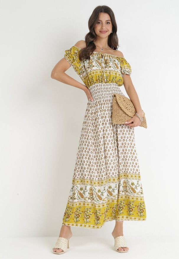 Born2be - Żółta Bawełniana Sukienka Maxi z Hiszpańskim Dekoltem i Gumką w Talii Jatza. Typ kołnierza: dekolt hiszpanka. Kolor: żółty. Materiał: bawełna. Długość rękawa: krótki rękaw. Sezon: wiosna, lato. Długość: maxi