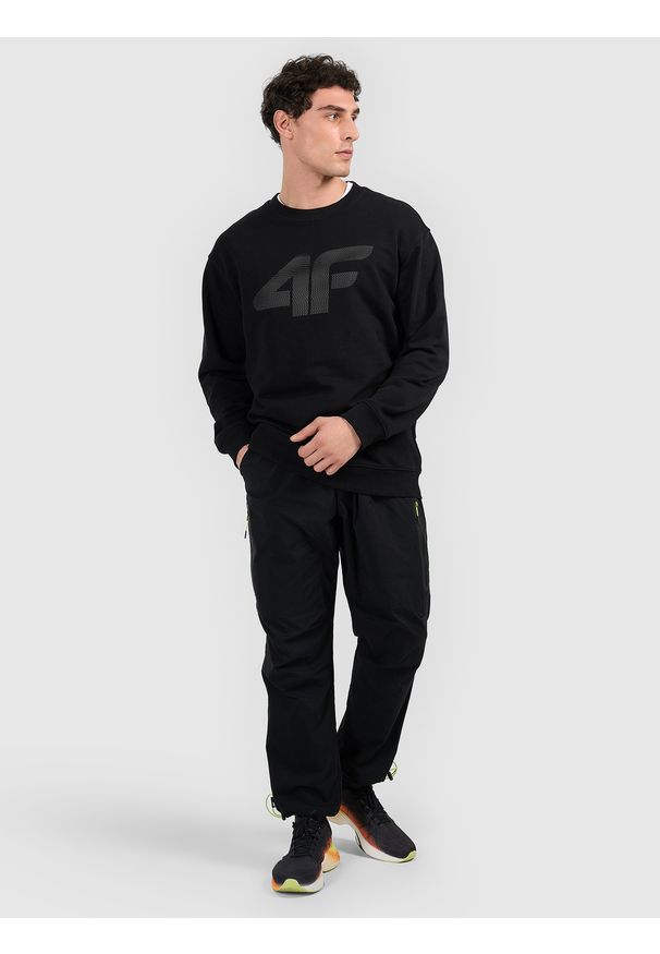 4f - 4F Bluza dresowa nierozpinana bez kaptura męska - czarna M. Okazja: na co dzień. Typ kołnierza: bez kaptura. Kolor: czarny. Materiał: dresówka. Styl: casual