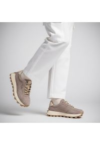 Beżowe Sneakersy Filippo Sportowe Buty Damskie Na Platformie. Okazja: na co dzień, na spacer. Zapięcie: sznurówki. Kolor: beżowy. Materiał: skóra, zamsz, jeans. Szerokość cholewki: normalna. Obcas: na platformie. Sport: turystyka piesza #1