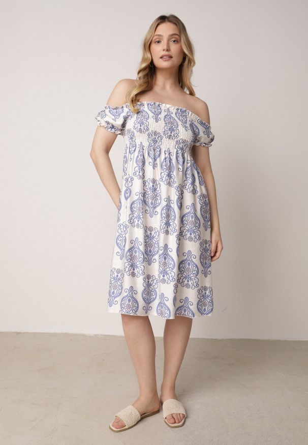 Born2be - Niebieska Wiskozowa Sukienka Hiszpanka w Etniczny Wzór Hywen. Okazja: na co dzień. Typ kołnierza: dekolt hiszpanka. Kolor: niebieski. Materiał: wiskoza. Wzór: paisley. Sezon: lato. Typ sukienki: rozkloszowane, proste. Styl: casual, klasyczny