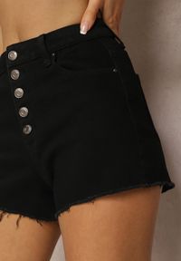 Renee - Czarne Jeansowe Szorty High Waist z Bawełny Timisha. Okazja: na co dzień. Stan: podwyższony. Kolor: czarny. Materiał: bawełna, jeans. Długość: krótkie. Sezon: lato. Styl: elegancki, casual