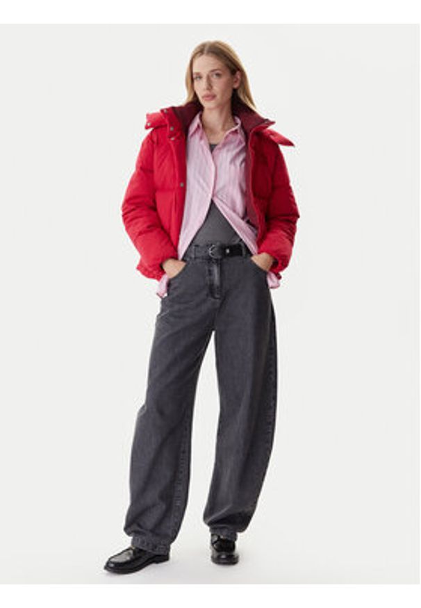 Tommy Jeans Kurtka puchowa Alaska DW0DW21623 Czerwony Relaxed Fit. Kolor: czerwony. Materiał: syntetyk