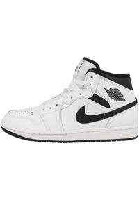 Buty do chodzenia męskie Nike Air Jordan 1 Mid. Kolor: biały. Materiał: guma, skóra. Szerokość cholewki: normalna. Model: Nike Air Jordan. Sport: turystyka piesza
