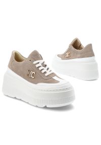 Beżowe Sneakersy Armodo Modne Obuwie Damskie Na Platformie. Okazja: na co dzień. Kolor: beżowy. Materiał: zamsz, materiał, welur. Szerokość cholewki: normalna. Obcas: na platformie. Styl: elegancki, casual #6