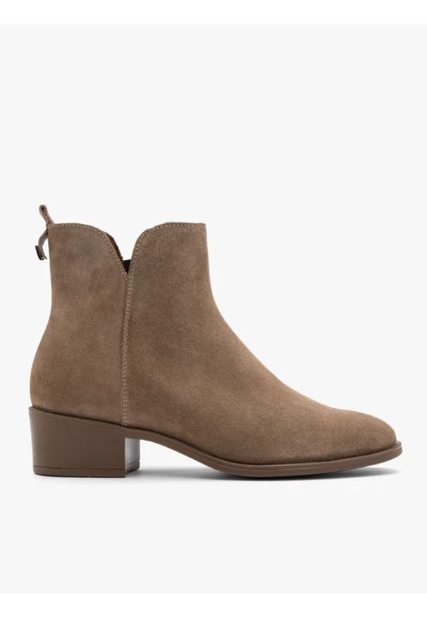 Ryłko - Piaskowe botki damskie z ozdobną cholewką. Nosek buta: okrągły. Kolor: beżowy. Materiał: skóra, welur. Szerokość cholewki: normalna. Obcas: na obcasie. Styl: street. Wysokość obcasa: średni