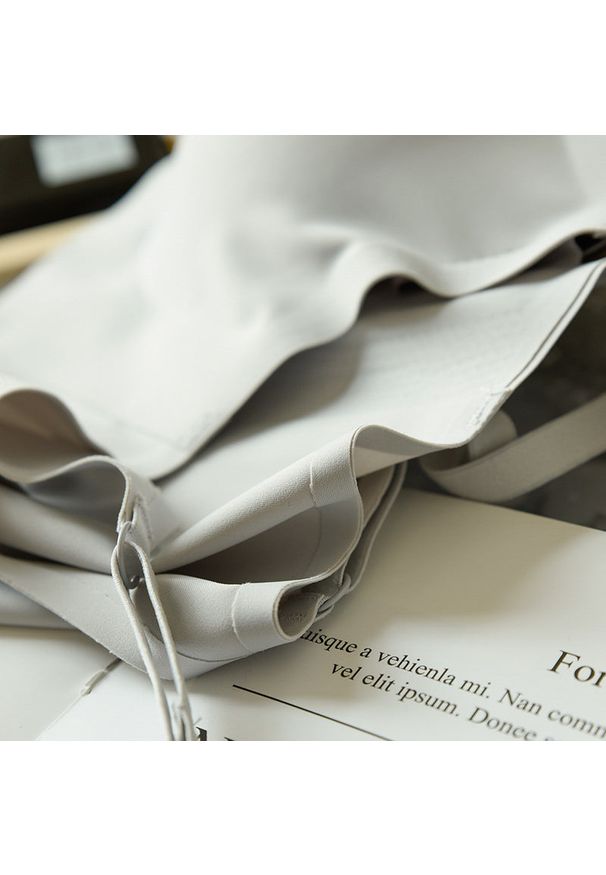 Intica - Biustonosz piankowy bez fiszbin z regulowanymi ramiączkami Anastassiya. Kolor: szary. Materiał: materiał