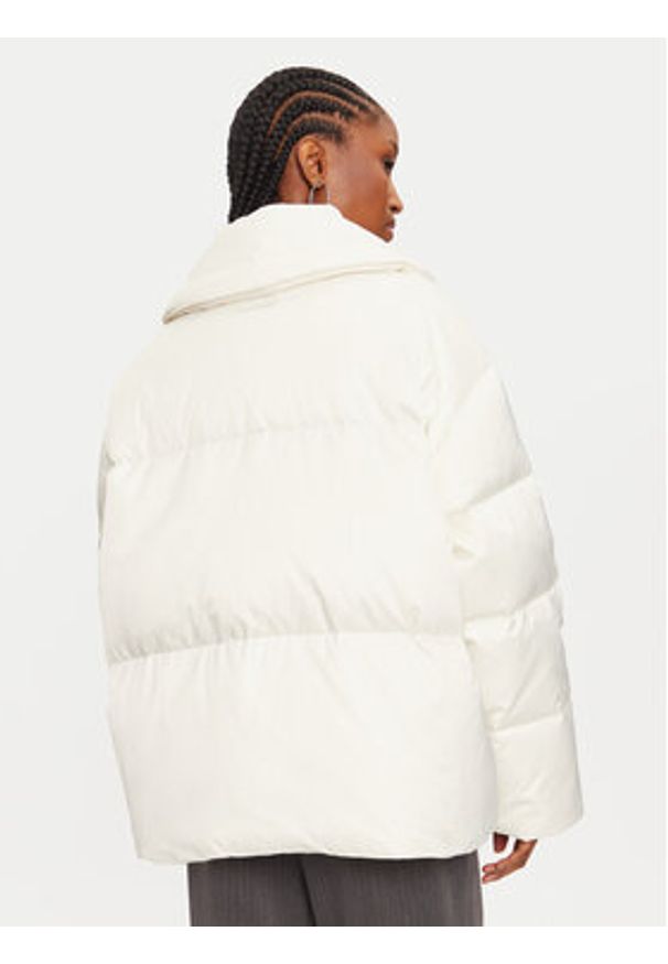 Calvin Klein Kurtka zimowa K20K207720 Écru Regular Fit. Materiał: syntetyk. Sezon: zima