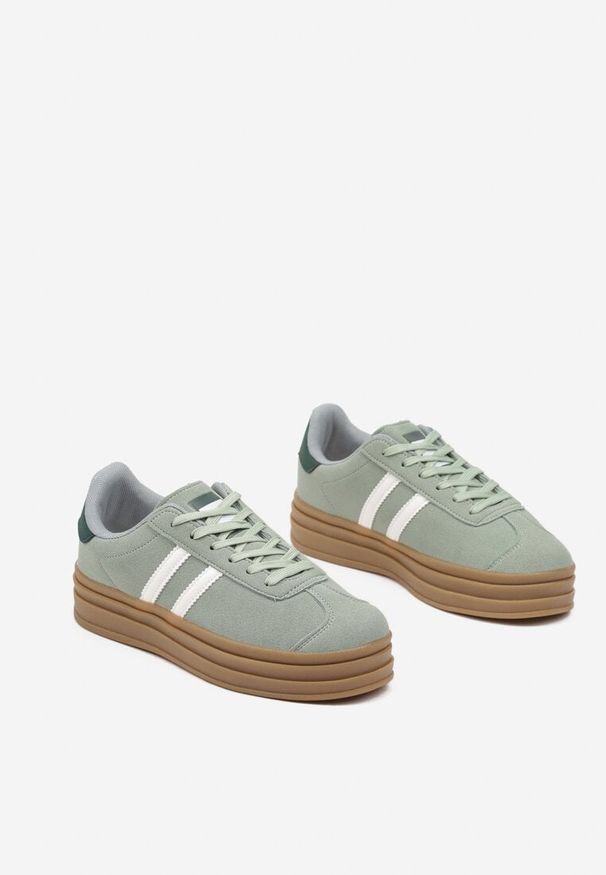 Born2be - Jasnozielone Sneakersy na Platformie z Minimalistycznymi Przeszyciami Teritha. Okazja: na spacer. Kolor: zielony. Materiał: jeans. Obcas: na platformie. Sport: turystyka piesza, fitness