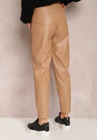 Renee - Ciemnobeżowe Spodnie Vivily. Stan: podwyższony. Kolor: beżowy. Długość: długie. Wzór: gładki. Styl: klasyczny #4
