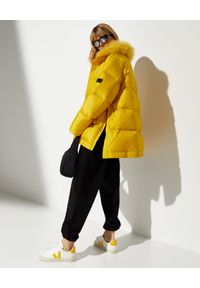 YVES SALOMON PARIS - Żółta kurtka puchowa. Kolor: żółty. Materiał: puch. Długość rękawa: długi rękaw. Długość: długie. Wzór: aplikacja #6