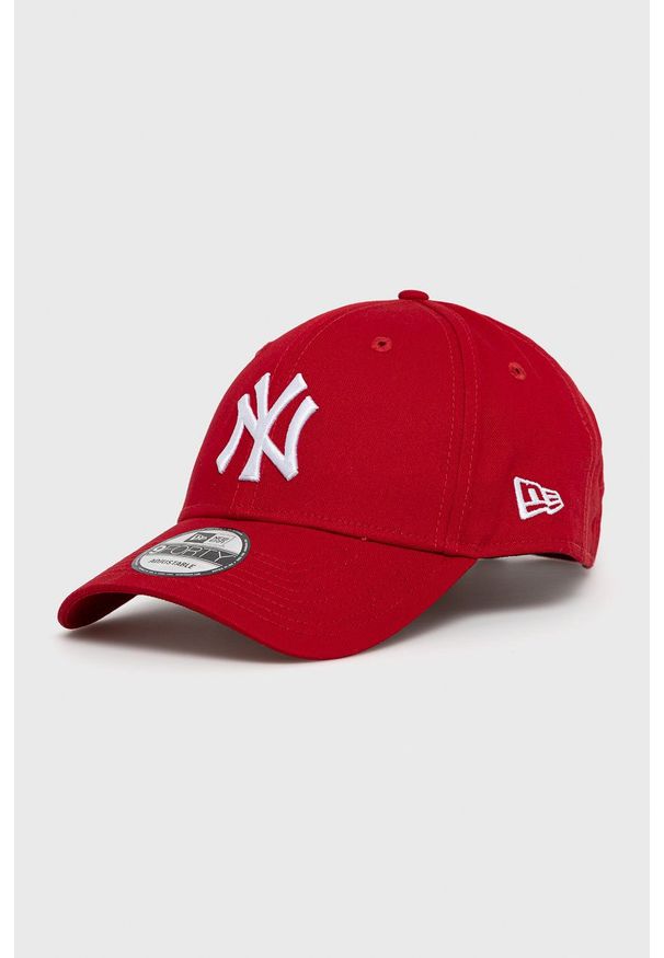 New Era Czapka kolor czerwony z aplikacją 10531938-red. Kolor: czerwony. Wzór: aplikacja