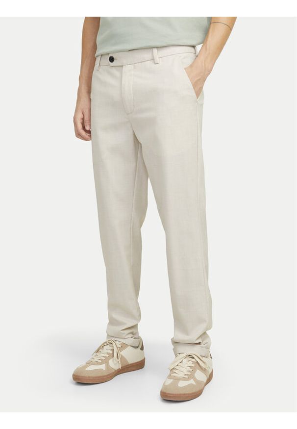 Jack & Jones Chinosy Marco 12193553 Beżowy Slim Fit. Kolor: beżowy. Materiał: syntetyk