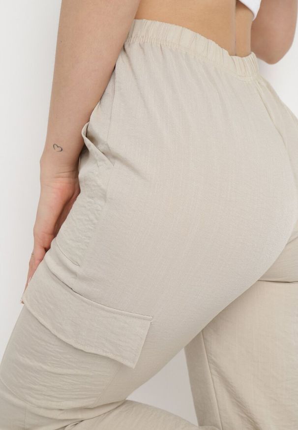 Born2be - Beżowe Spodnie Joggery z Bawełny i Lnu z Szerokimi Kieszeniami Welnora. Kolor: beżowy. Materiał: bawełna, len. Sezon: lato