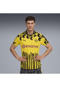 Puma - Męska autentyczna koszulka KIDSUPER × BORUSSIA DORTMUND PUMA. Kolor: czarny, żółty, wielokolorowy. Wzór: geometria, kolorowy. Sport: piłka nożna