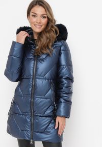 Born2be - Granatowa Pikowana Kurtka z Kapturem i Futerkiem Sahria. Okazja: na co dzień. Typ kołnierza: kaptur. Kolor: niebieski. Materiał: futro. Sezon: zima. Styl: klasyczny, casual, elegancki #2