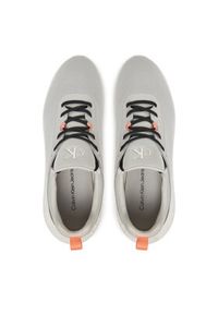 Calvin Klein Jeans Sneakersy Eva Runner Tech Knit YM0YM01293 Szary. Kolor: szary. Materiał: materiał #4