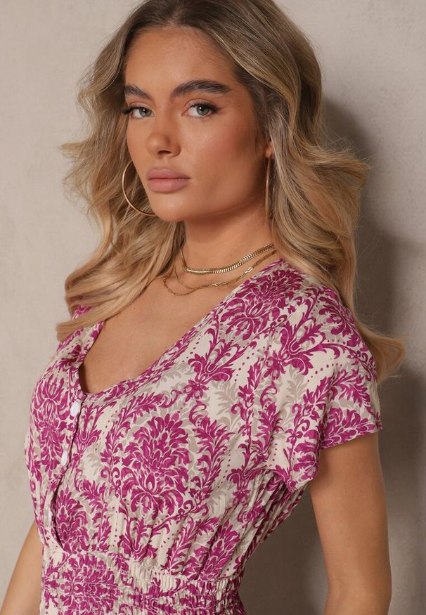 Renee - Różowa Rozkloszowana Sukienka z Bawełny z Gumką w Talii Desanita. Okazja: na co dzień. Typ kołnierza: dekolt w kształcie V. Kolor: różowy. Materiał: bawełna. Długość rękawa: krótki rękaw. Sezon: lato. Typ sukienki: rozkloszowane. Styl: casual, klasyczny, elegancki