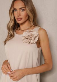 Renee - Beżowy Kombinezon z Wiskozą Ozdobiona Kwiatem Broszką 3D Solio. Okazja: na co dzień. Kolor: beżowy. Materiał: wiskoza. Długość: długie. Wzór: aplikacja, kwiaty. Styl: elegancki, casual #4