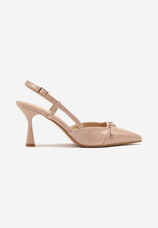 Renee - Beżowe Sandały Lakierowane Slingback Ozdobione Klamrą Novilora. Okazja: na co dzień. Zapięcie: klamry. Kolor: beżowy. Materiał: lakier. Wzór: aplikacja. Styl: elegancki, casual