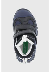 United Colors of Benetton Buty dziecięce kolor czarny. Nosek buta: okrągły. Zapięcie: rzepy. Kolor: czarny. Materiał: guma. Szerokość cholewki: normalna #5