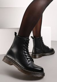 Born2be - Czarne Botki Workery z Sznurowaniem Eroania. Kolor: czarny