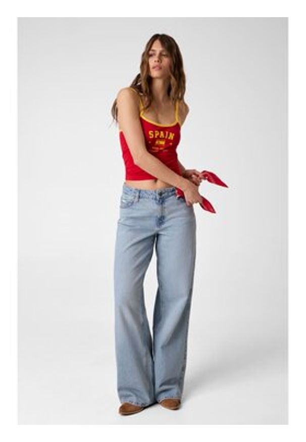 Guess T-Shirt 183097 Czerwony Classic Fit. Kolor: czerwony