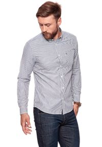 Wrangler - KOSZULA WRANGLER LS 1PKT BUTTON DOWN NAVY W5874SQ35. Typ kołnierza: button down. Kolor: biały. Materiał: materiał. Wzór: paski