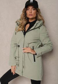 Renee - Jasnozielona Kurtka w Stylu Parki na Napy ze Ściągaczami w Pasie Ardodia. Okazja: na co dzień. Typ kołnierza: kaptur. Kolor: zielony. Materiał: jeans. Styl: elegancki, casual #3