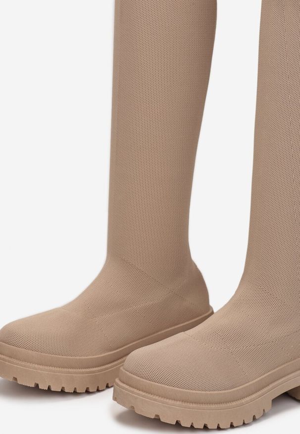 Born2be - Ciemnobeżowe Kozaki z Elastyczną Cholewką za Kolano Nenet. Wysokość cholewki: za kolano. Kolor: beżowy. Materiał: materiał, prążkowany, dzianina. Szerokość cholewki: normalna