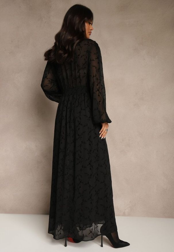 Renee - Czarna Rozkloszowana Sukienka z Siateczki w Kwiatowy Wzór Fezuna. Kolekcja: plus size. Kolor: czarny. Materiał: poliester, materiał. Wzór: kwiaty. Typ sukienki: dla puszystych