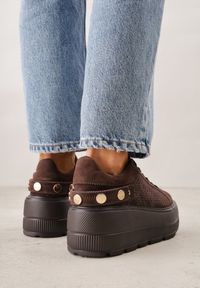 Renee - Ciemnobrązowe Perforowane Sneakersy ze Skóry Naturalnej na Platformie i Koturnie Risyla. Kolor: brązowy. Materiał: skóra. Obcas: na koturnie #6