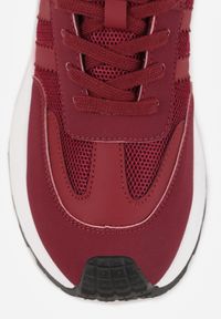 Renee - Bordowe Sznurowane Sneakersy Vices na Platformie z Ozdobnymi Paskami Seliniel. Nosek buta: okrągły. Zapięcie: pasek. Kolor: czerwony. Materiał: jeans. Wzór: paski. Obcas: na platformie #9