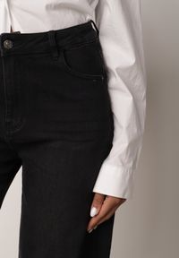 Born2be - Czarne Jeansy z Bawełną o Kroju Barrel z Wysokim Stanem Nelimia. Okazja: na co dzień, na spotkanie biznesowe, do pracy. Stan: podwyższony. Kolor: czarny. Styl: biznesowy, elegancki, boho, casual, klasyczny #6