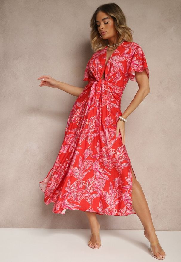 Renee - Czerwona Wiskozowa Sukienka z Marszczeniem i Abstrakcyjnym Wzorem Lanittra. Okazja: na imprezę, na co dzień. Kolor: czerwony. Materiał: wiskoza. Sezon: lato. Styl: casual