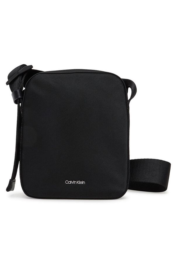 Saszetka Calvin Klein. Kolor: czarny