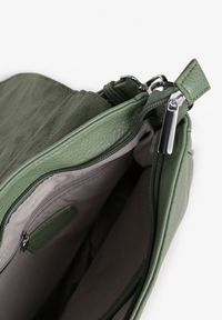 Born2be - Jasnozielona Torebka Listonoszka z Imitacji Zamszu z Rączką i Paskiem Malanira. Kolor: zielony. Materiał: zamszowe. Styl: elegancki, casual