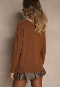 Renee - Brązowy Sweter z Cyrkoniowymi Sercami Unorevia. Kolor: brązowy. Materiał: jeans #4