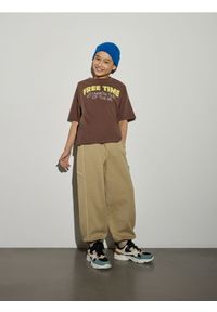 Reserved - Dresowe spodnie oversize - oliwkowy. Kolor: oliwkowy. Materiał: dresówka #1