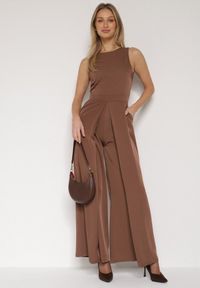 Born2be - Brązowy Elegancki Kombinezon z Ozdobnymi Zakładkami Zellysha. Okazja: na co dzień, na spotkanie biznesowe. Kolor: brązowy. Wzór: aplikacja. Styl: elegancki #3